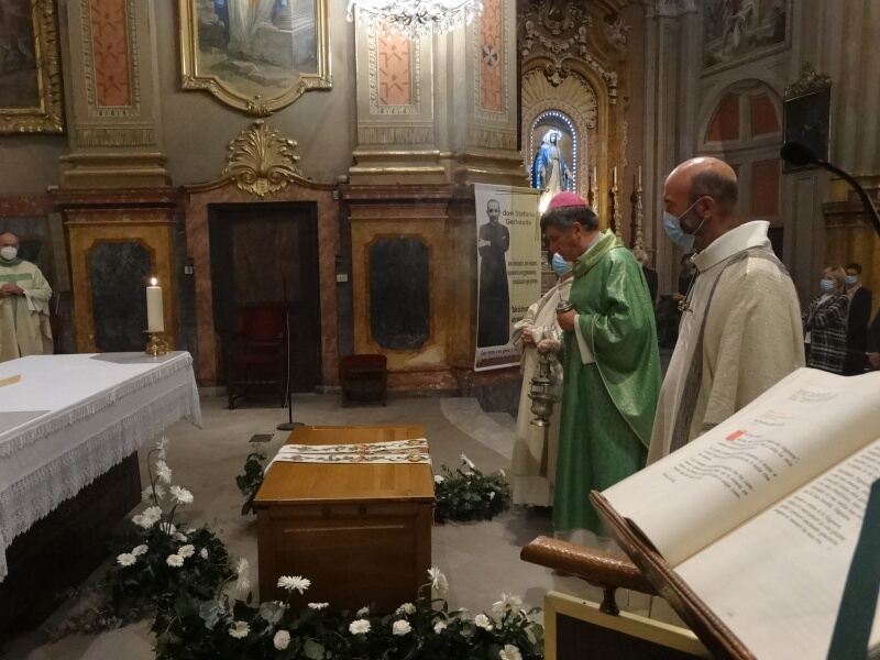 Gallery: I resti mortali di don Stefano Gerbaudo tumulati nella chiesa parrocchiale di Centallo - 4